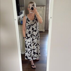 Croft & Barrow Black and Cream/Off White Sleeveless Midi Sundress